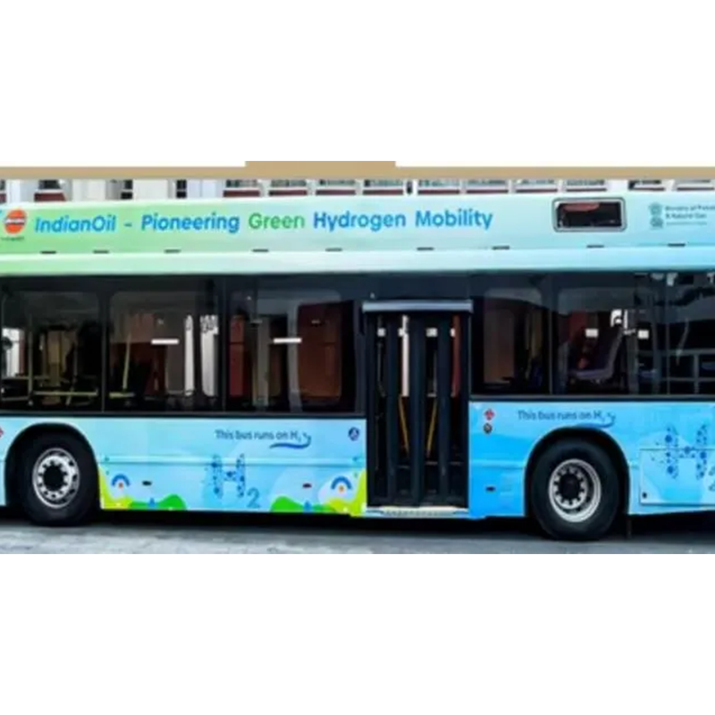 Các bộ trưởng liên minh tham dự lễ lăn bánh xe buýt chạy bằng pin nhiên liệu hydro xanh đầu tiên của Ấn Độ
